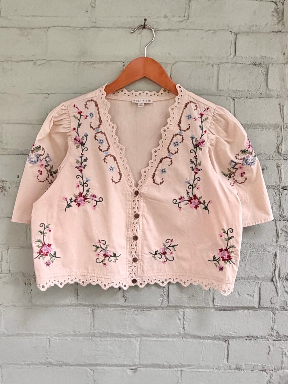 Embroidered Floral Short Sleeve Blouse in Light Beige Like New